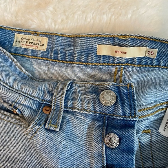 LEVI’S Light Blue Wedgie Iconic Fit Jeans Size 25 - Picture 4 of 13